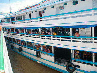 amazon river boat cruise
