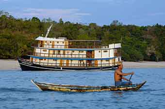 small boat amazon river cruises