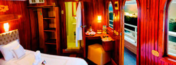 cruising-across-the-amazon8 luxury amazon river cruises